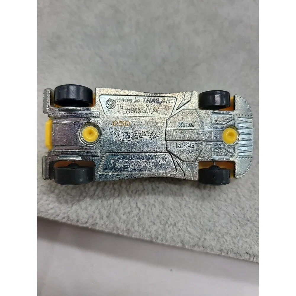 Hot Wheels Teegray Yellow Exotic Sports Car with Chrome Wheels 1:64
